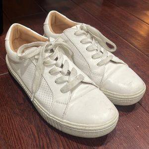 Steve Madden size 9.5 white sneakers style name Tolivar
